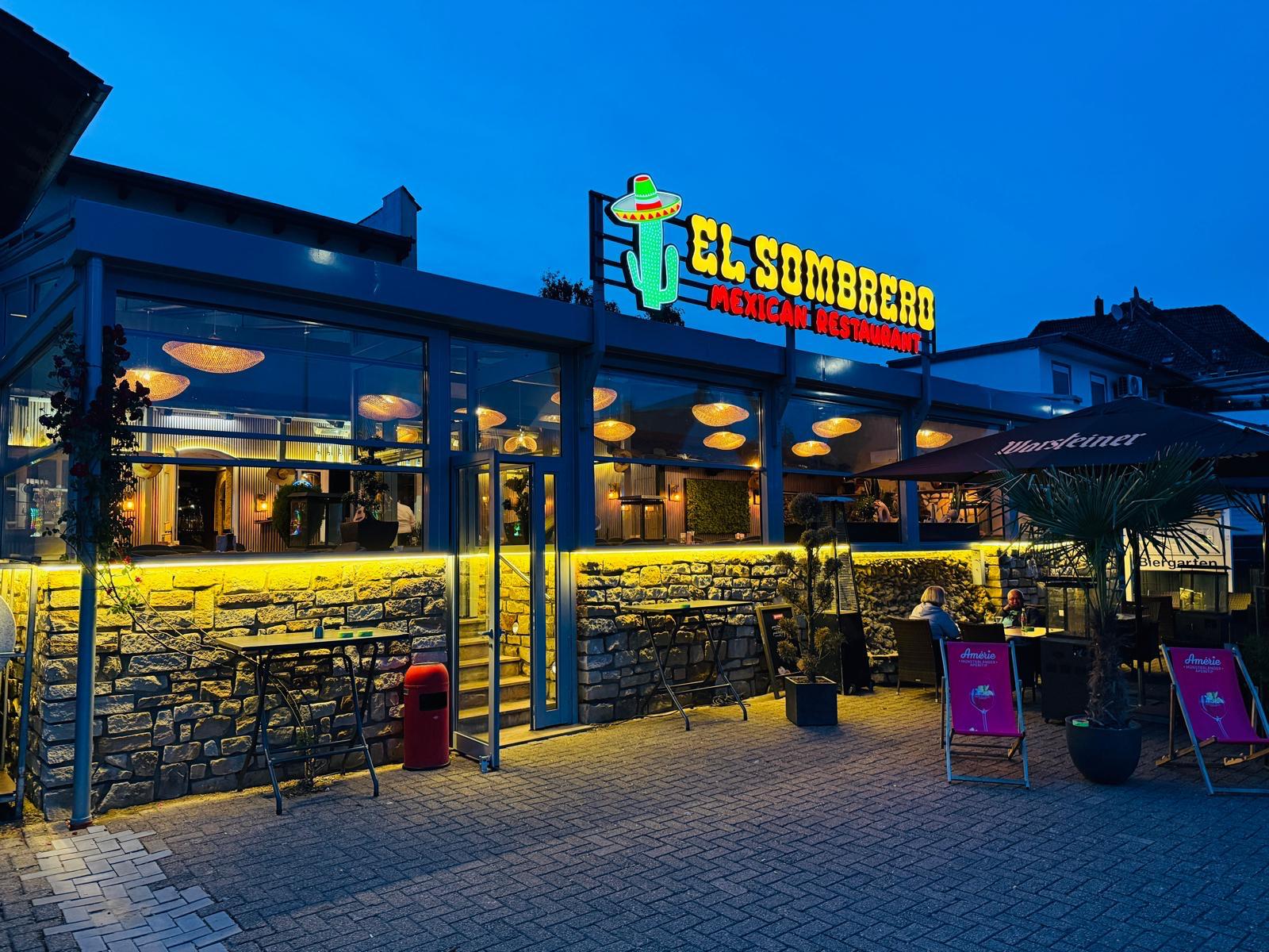 El Sombrero, Almanya: gece dış cephe, Solarwin cam sistemleriyle kapatılmış teras