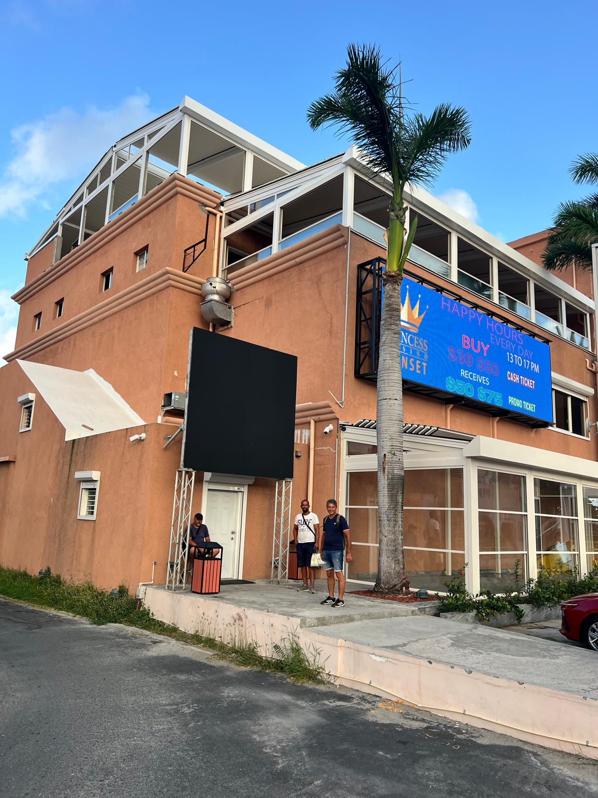 Sunset Princess Casino: çatıda pergola ve cam sistemi